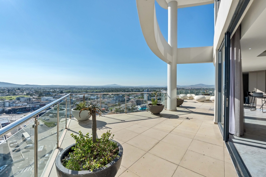 4 Bedroom Property for Sale in Bloubergstrand Western Cape
